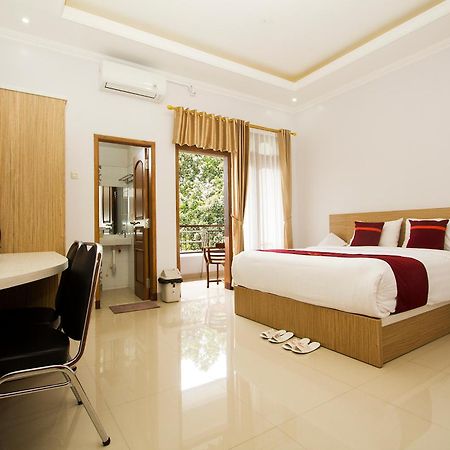 Banua Raya Homestay Джокьякарта Экстерьер фото